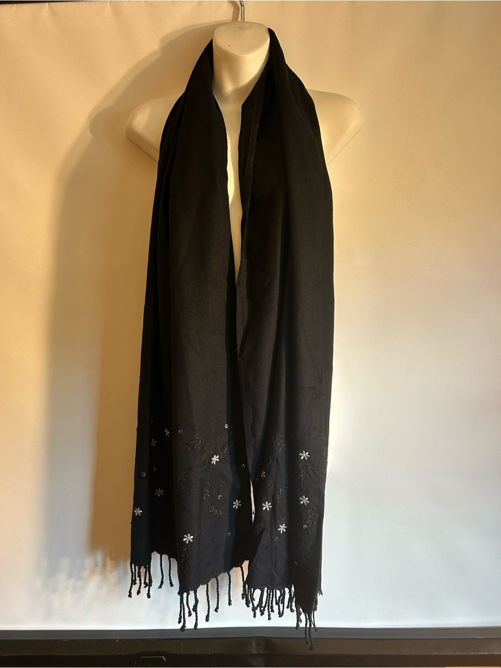 LIZ CLAIBORNE COMPANY CRAZY HORSE 100% VISCOSE BOHO BLACK EMBROIDERED SCARF